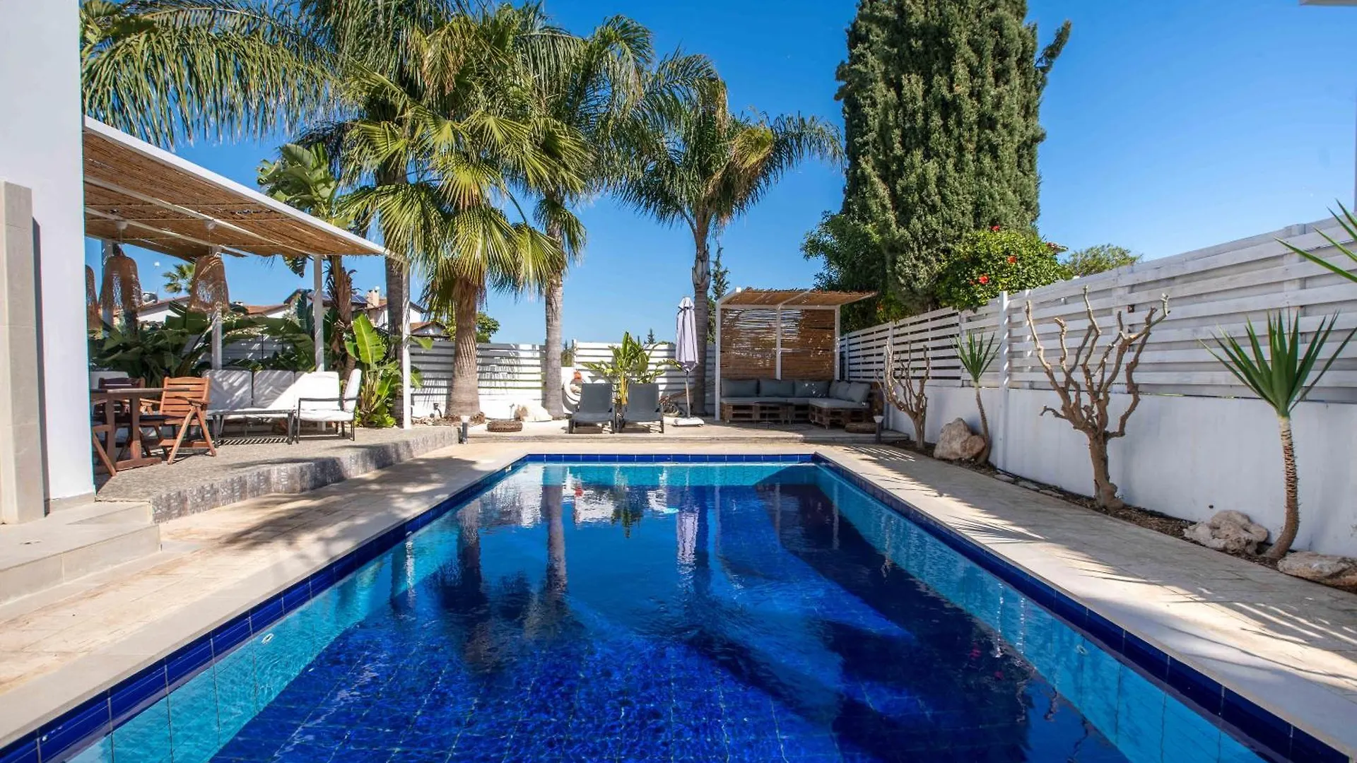 Phaedrus Living: Luxury Villa Oceania contacts